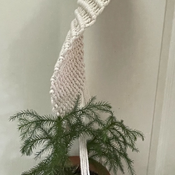 Macrame spiral twist plant hanger, 40” long - Picture 2 of 6